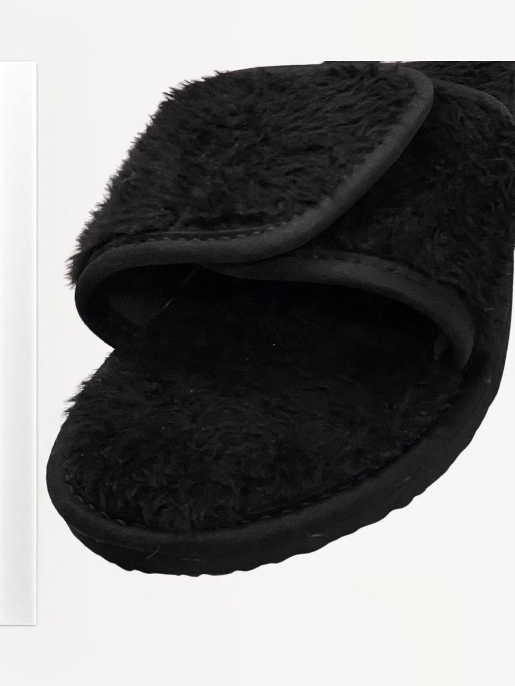 TRAVELKHUSHI Women Black Fur Flip Flops - image 4
