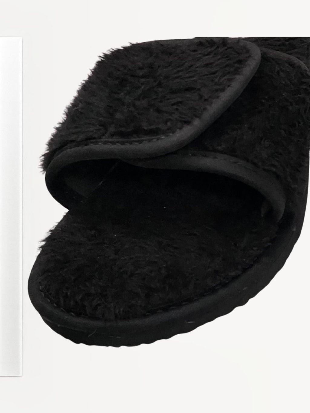 TRAVELKHUSHI Women Black Fur Flip Flops - image 4
