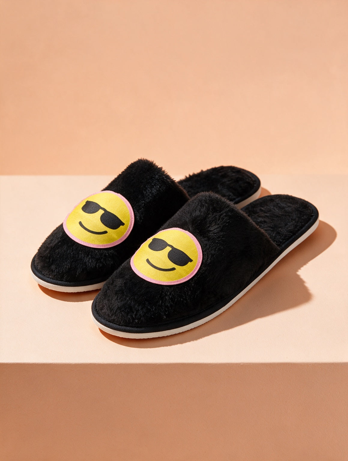 TRAVELKHUSHI COOL Fur Room Sliders